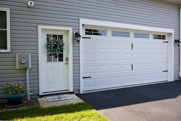 24/7 Emergency Garage Door Panel Replacement experts in Hammond, IN